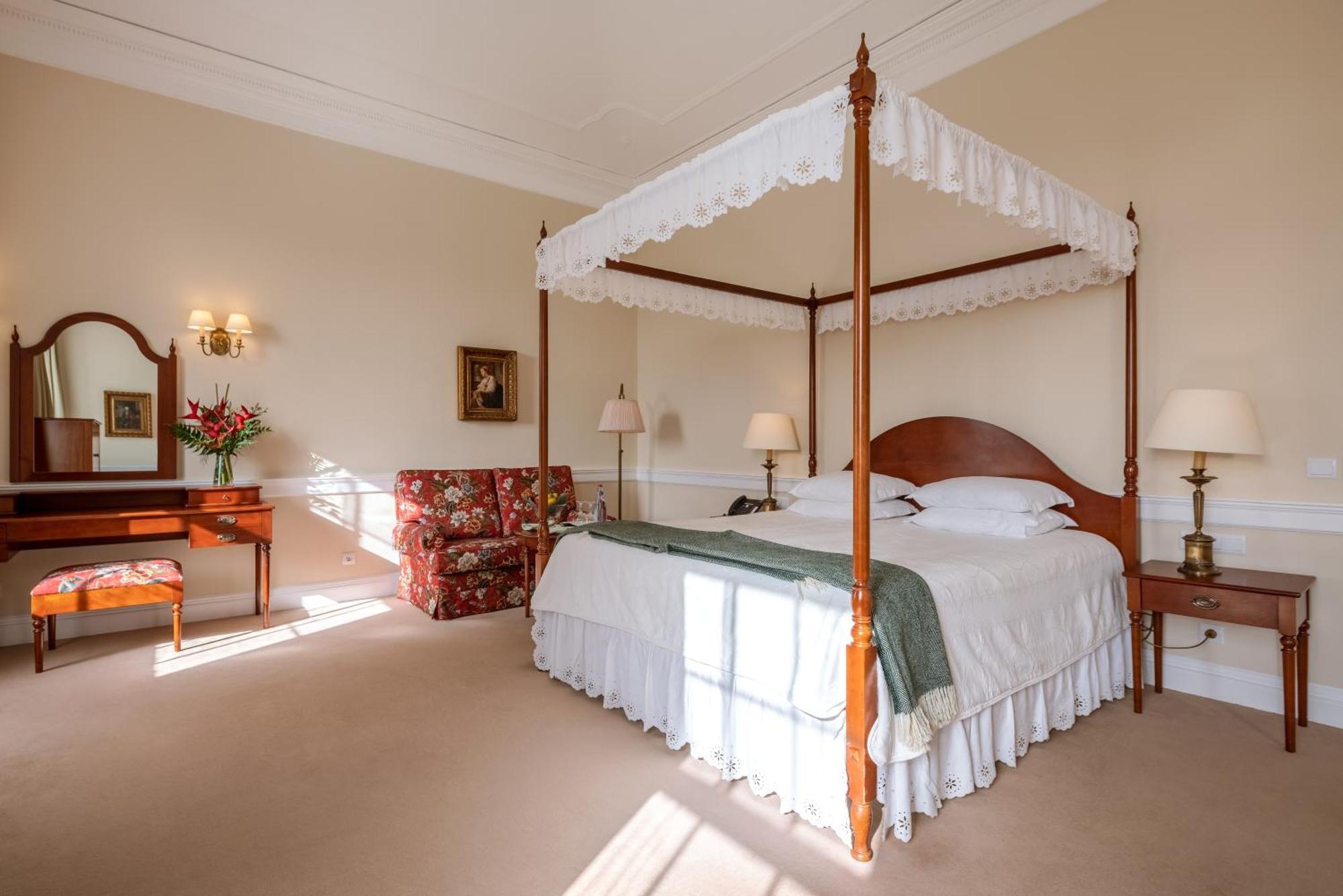 Quinta Jardins Do Lago Funchal  Exterior photo A bedroom at the hotel