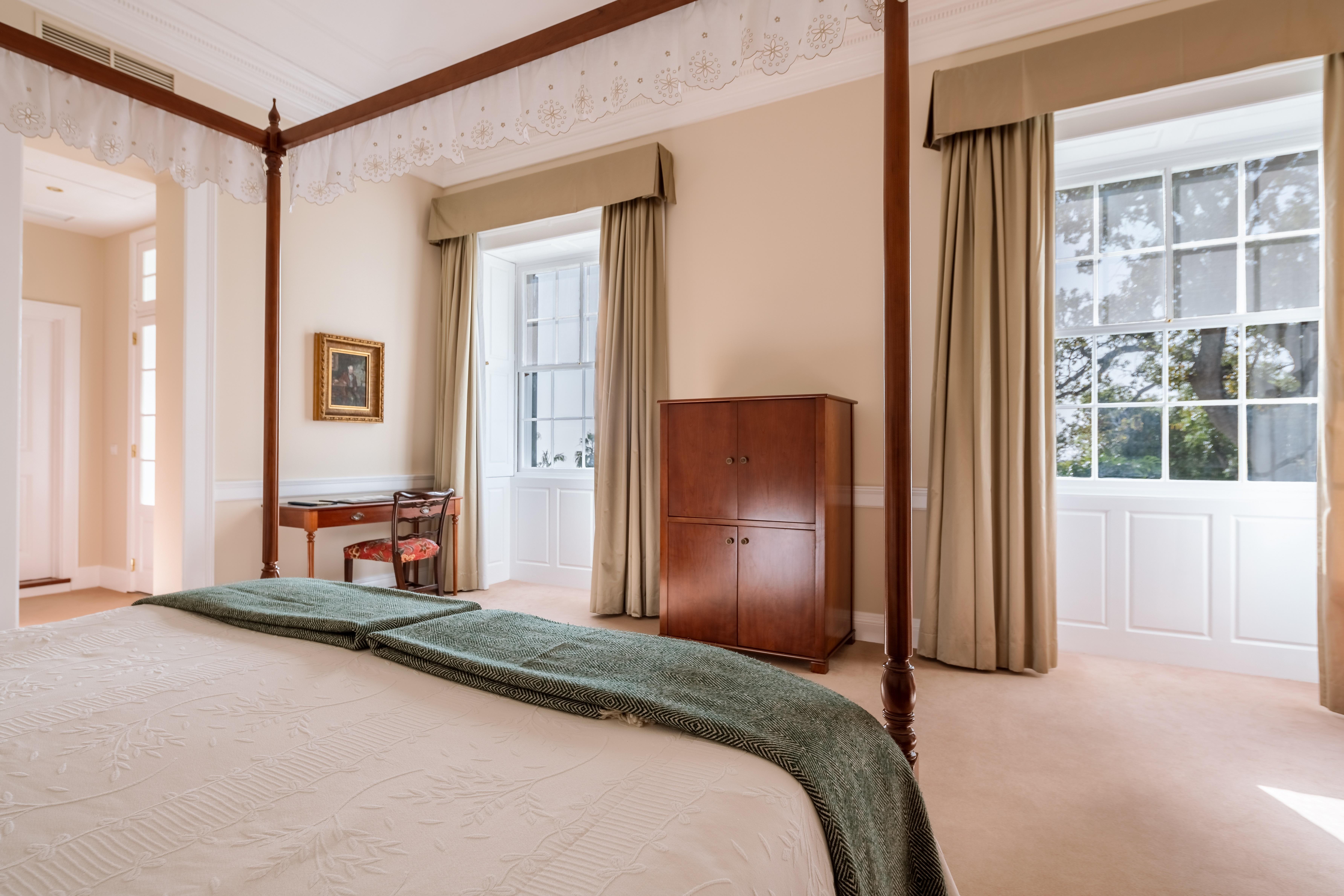 Quinta Jardins Do Lago Funchal  Exterior photo The bedroom of the Vice-Presidential Suite